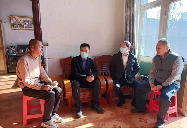 冬日暖阳送温暖，捐资助学见真情2-1.png
