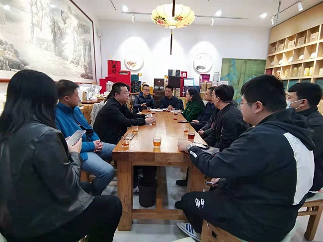 裕华三召开专题学习会 (2)-1.jpg