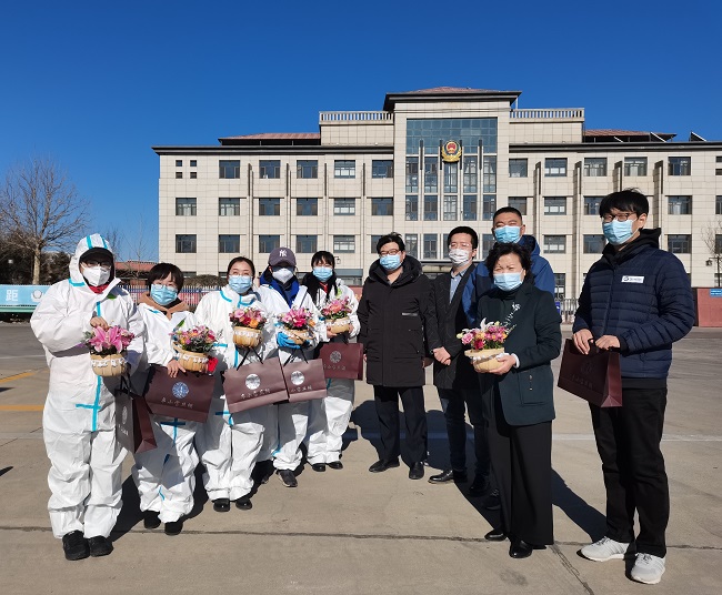 同心抗疫 巾帼有为——民建秦皇岛市委北戴河总支一支部慰问防疫一线女职工-1.jpg