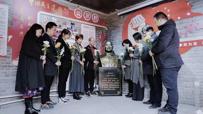 民建秦皇岛市委北戴河总支开展清明祭先烈活动1-1.jpg