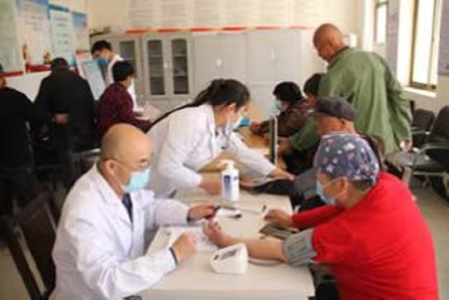 心系基层医疗 关注群众健康——民建保定市委新区支部赴顺平县慰问义诊1-1.jpg