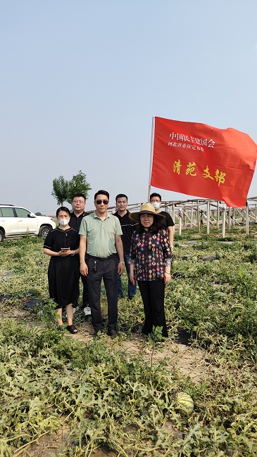 20220617冰雹无情 爱心助农——民建保定市委清苑支部助力受灾瓜农2-1.jpg