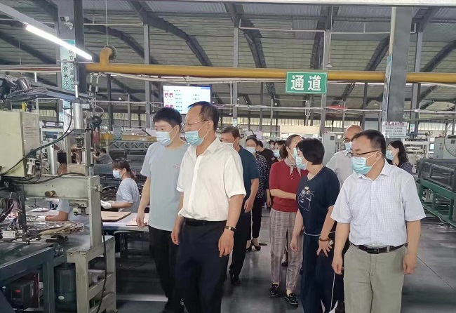 民建邢台市委开展玻璃产业转型升级党派联合调研活动 (2)-1.jpg