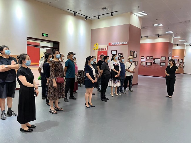 民建唐山市委路南区工委开展“矢志不渝跟党走 携手奋进新时代”政治交接主题教育活动4-1.jpg