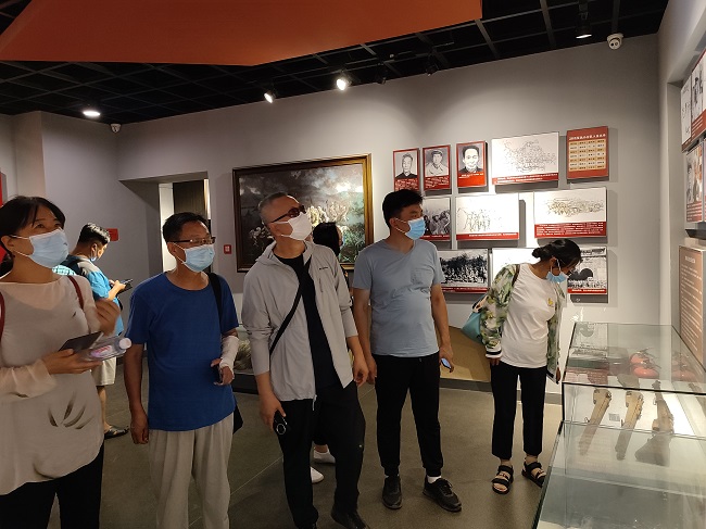 民建唐山市委开平区工委到潘家峪开展“矢志不渝跟党走，携手奋进新时代”政治交接主题教育活动1-1.jpg