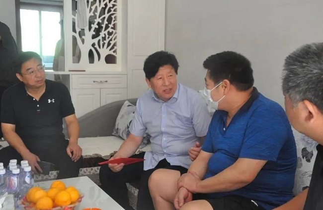 胡世宁赴古冶区走访慰问退役军人 (2)-1.jpg