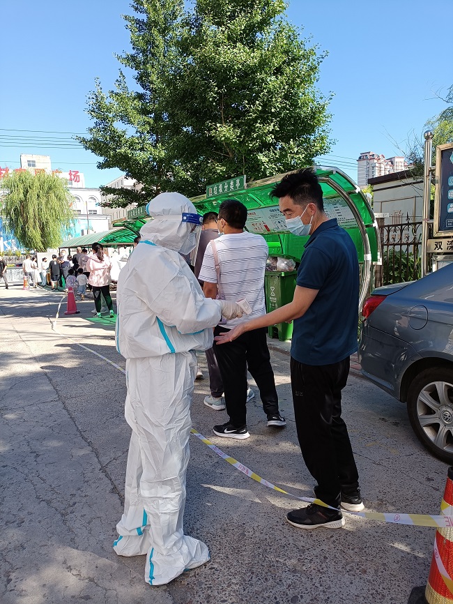 积极应对突发疫情  民建会员助力防控——承德市疫情防控静默管理报道六 (2)-1.jpg