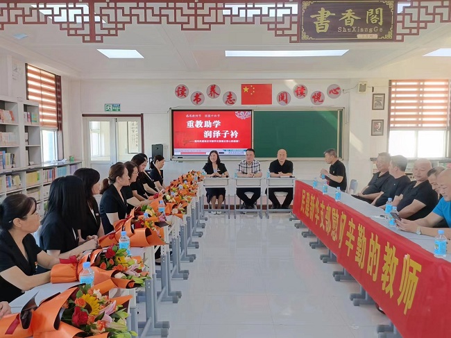 20220908民建保定市委新华支部赴保定市第二十一中学开展慰问活动1 (1)-1.jpg