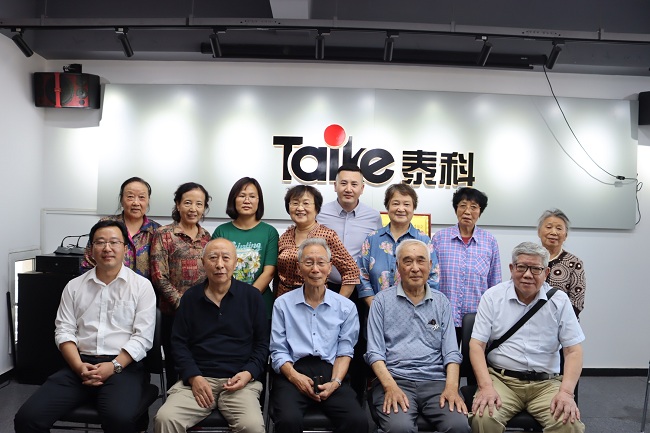 发扬优良传统 关心关爱老会员-民建廊坊市委召开重阳节座谈会1 (2)-1.jpg