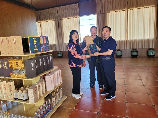 民建张家口市委到会员企业走访调研1 (1)-1.jpg
