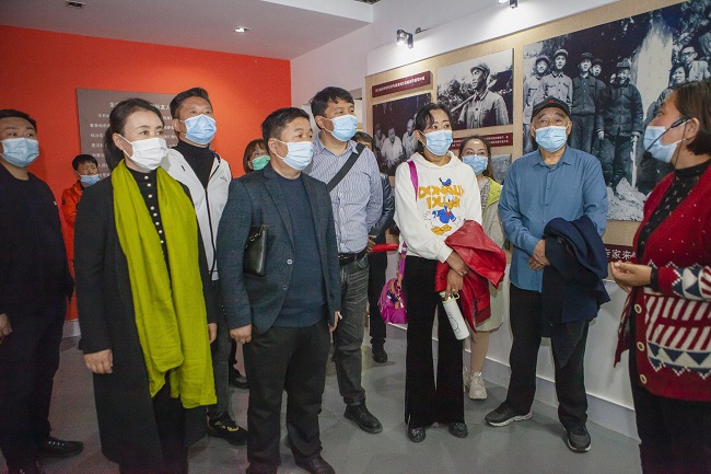民建唐山市委路南区工委一支部“喜迎中共二十大”参观遵化沙石峪陈列馆2-1.jpg