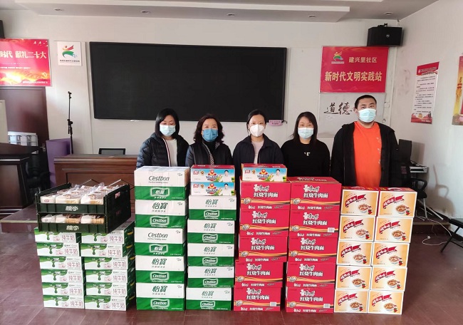 送上“及时雨”，打上“强心针”——民建秦皇岛市委北戴河总支委员会捐赠物资助力社区抗疫-1.jpg