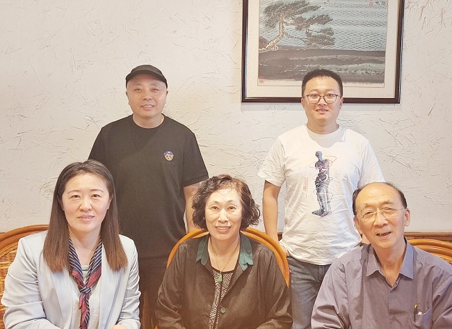 民建科研支部开展老会员采访活动.jpg