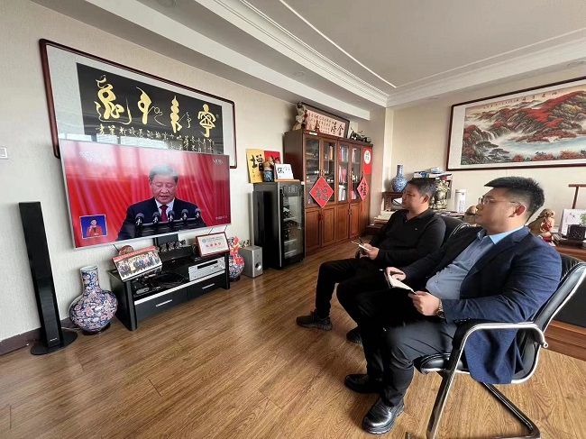 民建秦皇岛市海港区委会员认真学习中共二十大精神.jpg