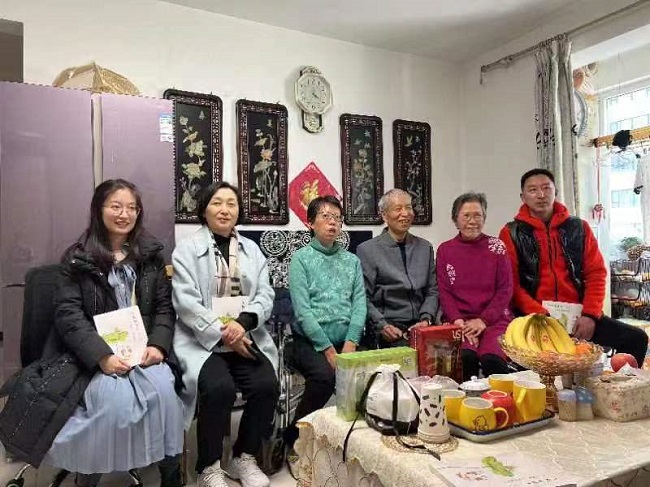 关爱渐冻人 走访送温情——民建北戴河新区支部开展“三八”节慰问活动(1).jpg