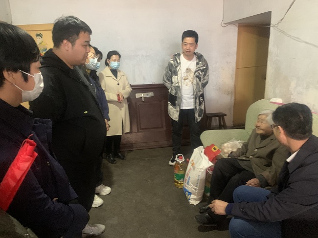 弘扬雷锋精神 传承时代新风——民建保定市委新区支部到百花社区开展慰问活动 (1)-1.jpg