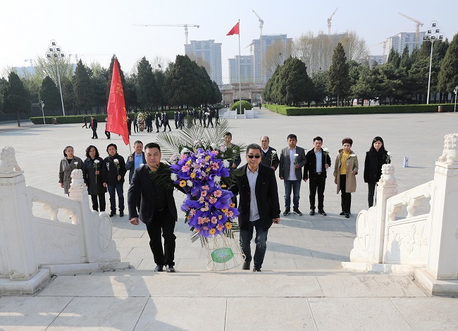 20230401缅怀先烈 铭记历史——民建保定市委东风支部赴保定烈士陵园开展“清明祭英烈”活动2-1.jpg