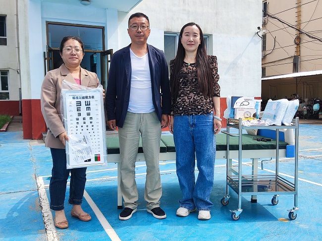1“凝心铸魂强根基、团结奋进新征程”——承德民建会员关爱未成年开展系列帮困活动1 (1)-1.jpg