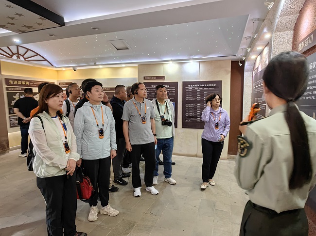 民建石家庄市委赴延安开展“凝心铸魂强根基、团结奋进新征程”主题教育活动1 (4).jpg