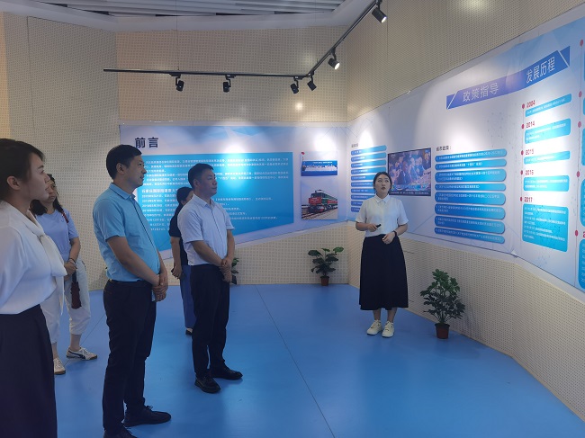 民建廊坊市委到石家庄国际陆港开展专题调研3.jpg