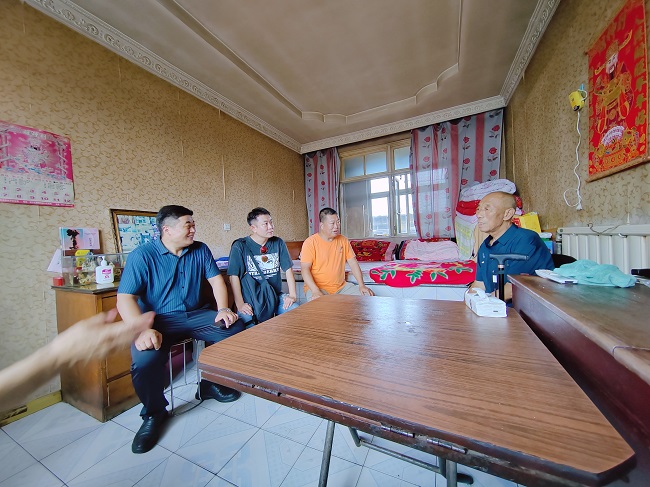 民建海港区委开展退伍老兵慰问活动1 (2)-1.jpg