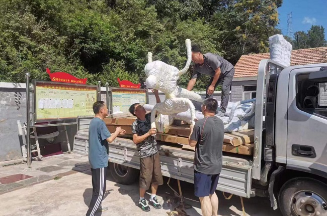 “凝心铸魂强根基、团结奋进新征程”——民建承德市委市直十一支部再次向骆驼山沟村捐赠体育器材1 (2)-1.jpg