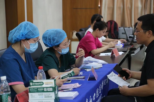 20230915情系教师节 感恩送健康——民建保定市委东风支部到保定学院开展免费义诊活动2-1.jpg