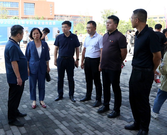 民建邯郸市委“毕业季·民建百企进高校”暨“邯郸民建企业走进河北工程大学”招聘活动顺利开展1 (5).jpg