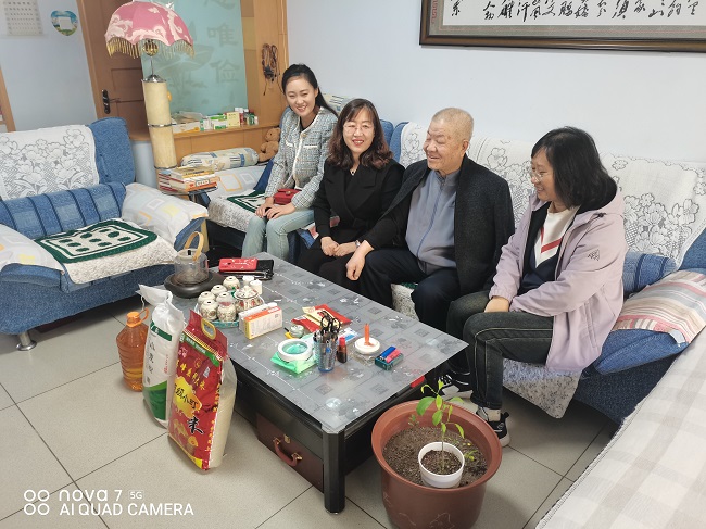 民建下花园区基层委员会开展重阳节慰问活动1 (2).jpg