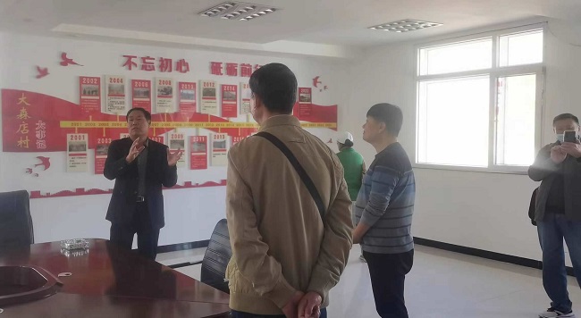 民建秦皇岛市委企业三支部重阳节赴青龙县大森店村传承敬老爱老美德-1.jpg