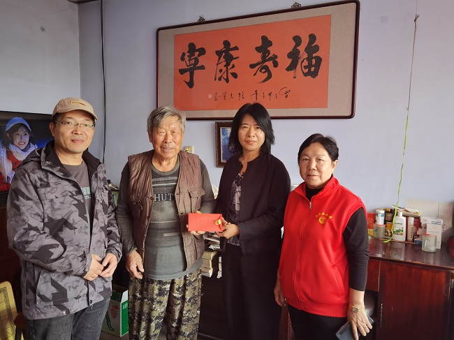 民建唐山市委开平区工委开展重阳节慰问老会员活动1 (1)-1.jpg