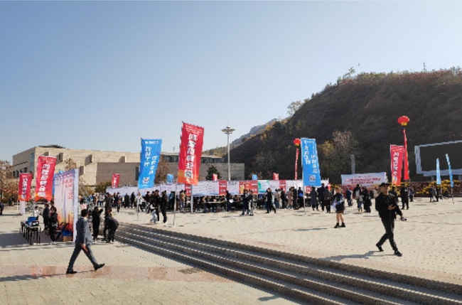 发挥民建会员企业作用、积极搭建毕业招聘平台———民建承德市委开展“毕业季•助招聘”活动1 (2)-1.jpg