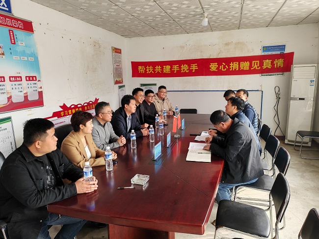 民建企业一支部到青龙茨榆山镇杉树岭村开展慰问捐助活动1 (1)-1.jpg