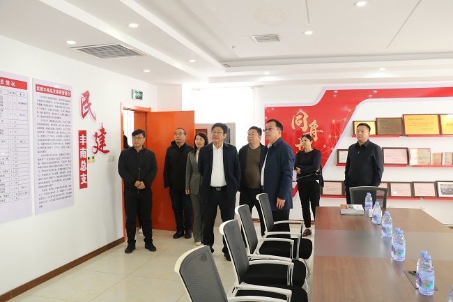中共唐山市委统战常务副部长张喜怀到民建唐山市委丰南区总支会员之家调研1 (1)-1.jpg