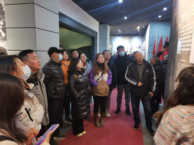 民建宣化区委赴狼牙山开展“凝心铸魂强根基、团结奋进新征程”主题教育现场教学活动 (3).jpg
