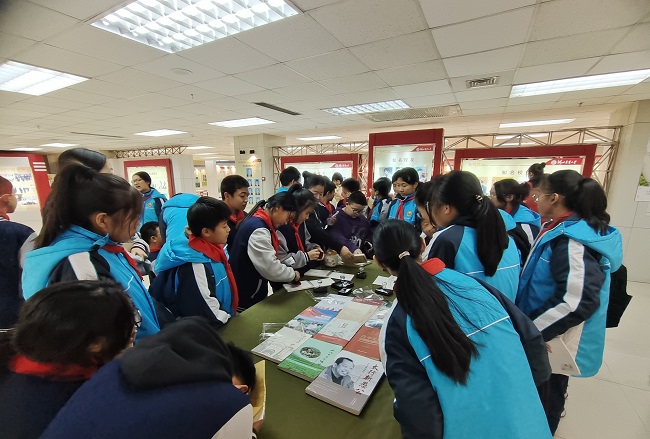 20231114民建保定市委河北农业大学支部与保定市五尧中学联合组织研学活动2-1.jpg