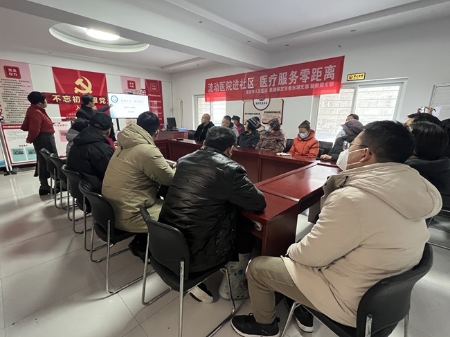 20231215流动医院进社区  医疗服务零距离——民建保定市委东湖支部、新阶层支部联合保定市人民医院冒雪深入社区开展健康义诊活动2-1.jpg