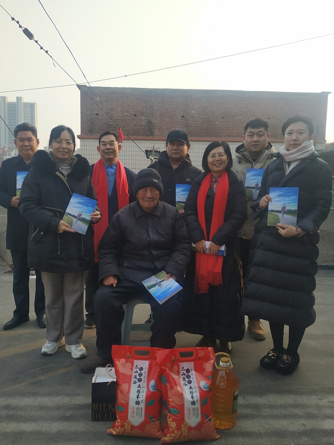 民建邢台市委文艺支部春节前慰问退伍老兵1-1.jpg