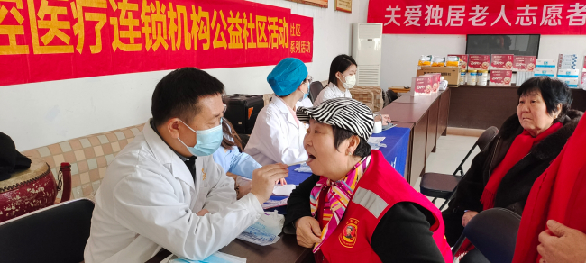 20240307民建保定市委东风支部会员企业保定嘉和口腔医院开展“学雷锋”关爱独居老人志愿服务活动2 (2).jpg