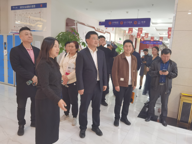 20240403民建保定市委复兴支部、竞秀支部到会员企业美年大健康门诊部有限公司参观交流2 (2).jpg