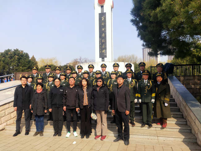 民建秦皇岛市海港区委二支部举办清明节祭扫活动 (2).jpg