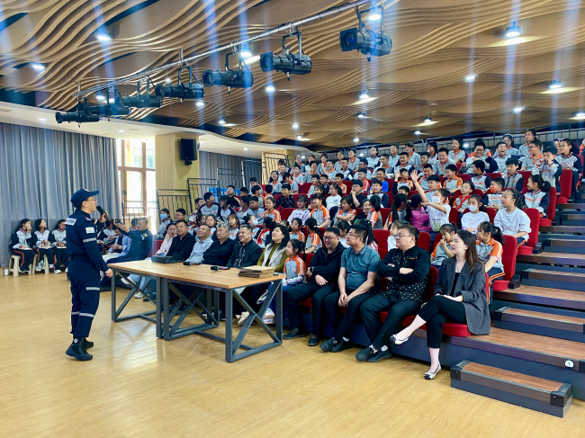 20240419民建保定市委新阶层一支部组织“少年急救官”公益活动第三站——走进保定市新秀学校3 (2).jpg