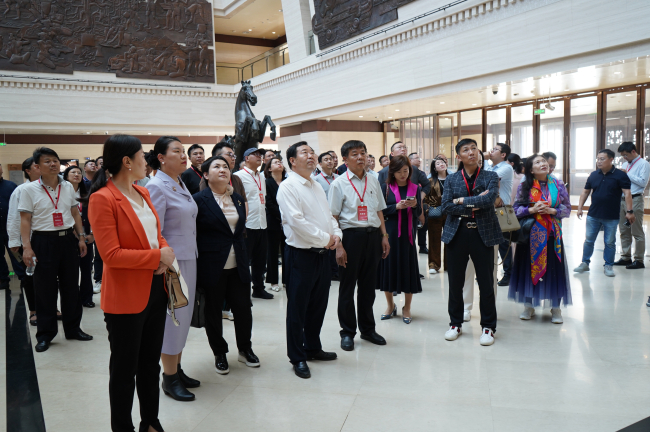 京津冀三地民建组织在邯考察学习文旅融合发展工作 (2).jpg