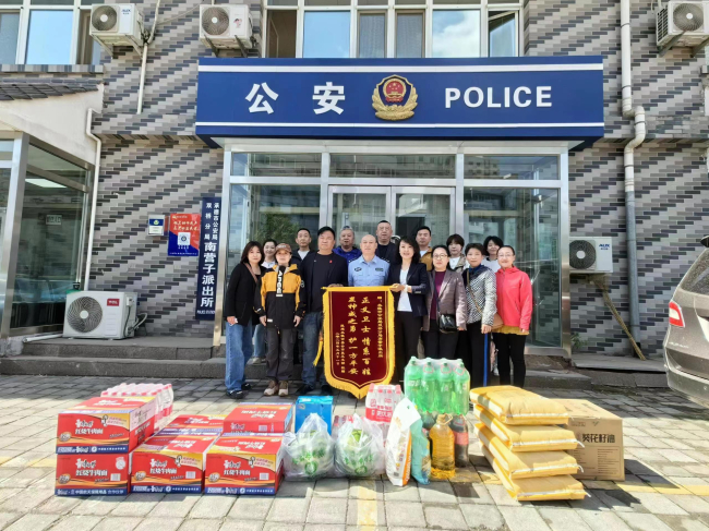 民建承德市委组织开展“爱警于行、暖警于心”学习慰问活动 (3) (2).jpg