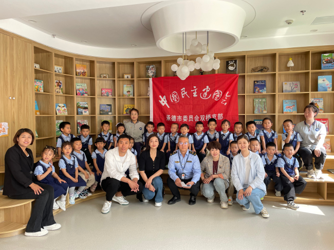 民建承德市委双桥支部开展庆“六一”食品安全进幼儿园活动 (2) (2).jpg
