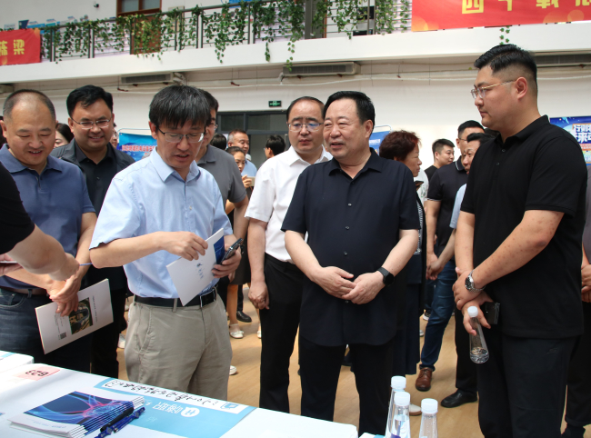 民建邯郸市委在邯郸职业技术学院举办“毕业季·邯郸民建会员企业进高校”招聘活动1 (2) (2).jpg