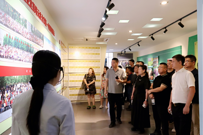 7.6新闻稿-2023届会员班赴正定塔元庄村开展红色教育活动1 (2).jpg