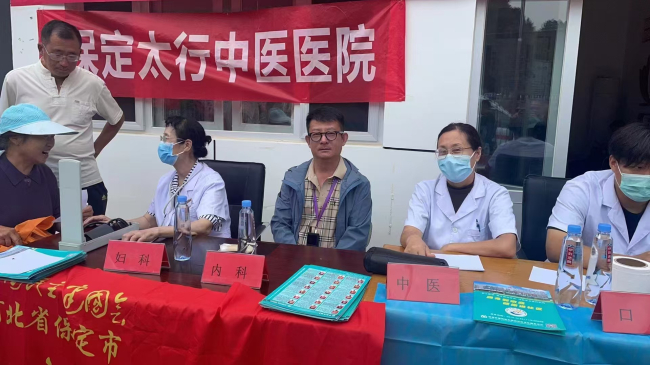 20240918民建保定市委新城支部联合会员企业保定太行中医医院走进涞水县其中口乡开展“温暖同行”爱心义诊活动3 (2).jpg
