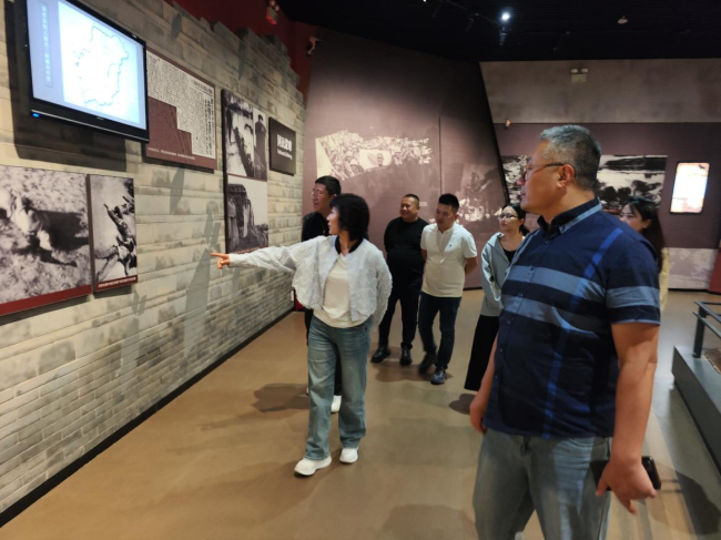 20241012民建保定市委新城支部赴清苑区冉庄地道战纪念馆开展“赓续红色命脉,传承红色基因”学习教育活动2.jpg