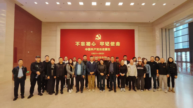 民建张家口市委桥东区基层委员会组织会员赴中国共产党历史展览馆参观学习 (2).jpg